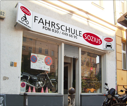 Eingang der Fahrschule Sozius in der Kastanienallee